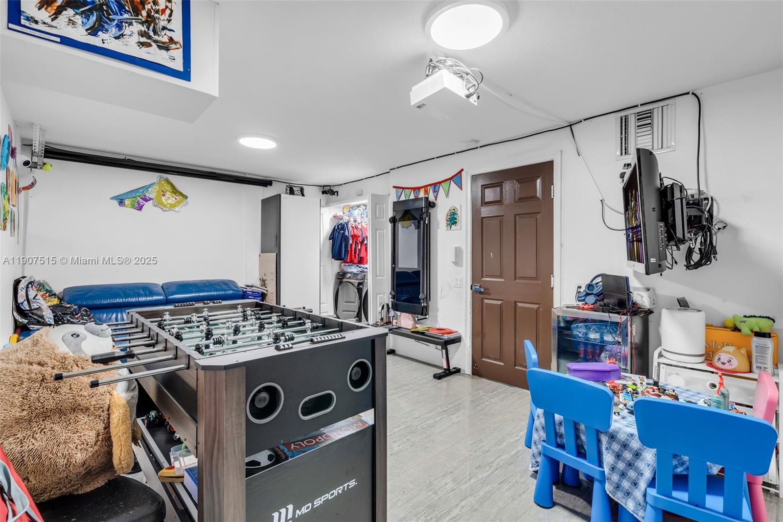 DORAL MEADOWS 1ST ADDN - Residential