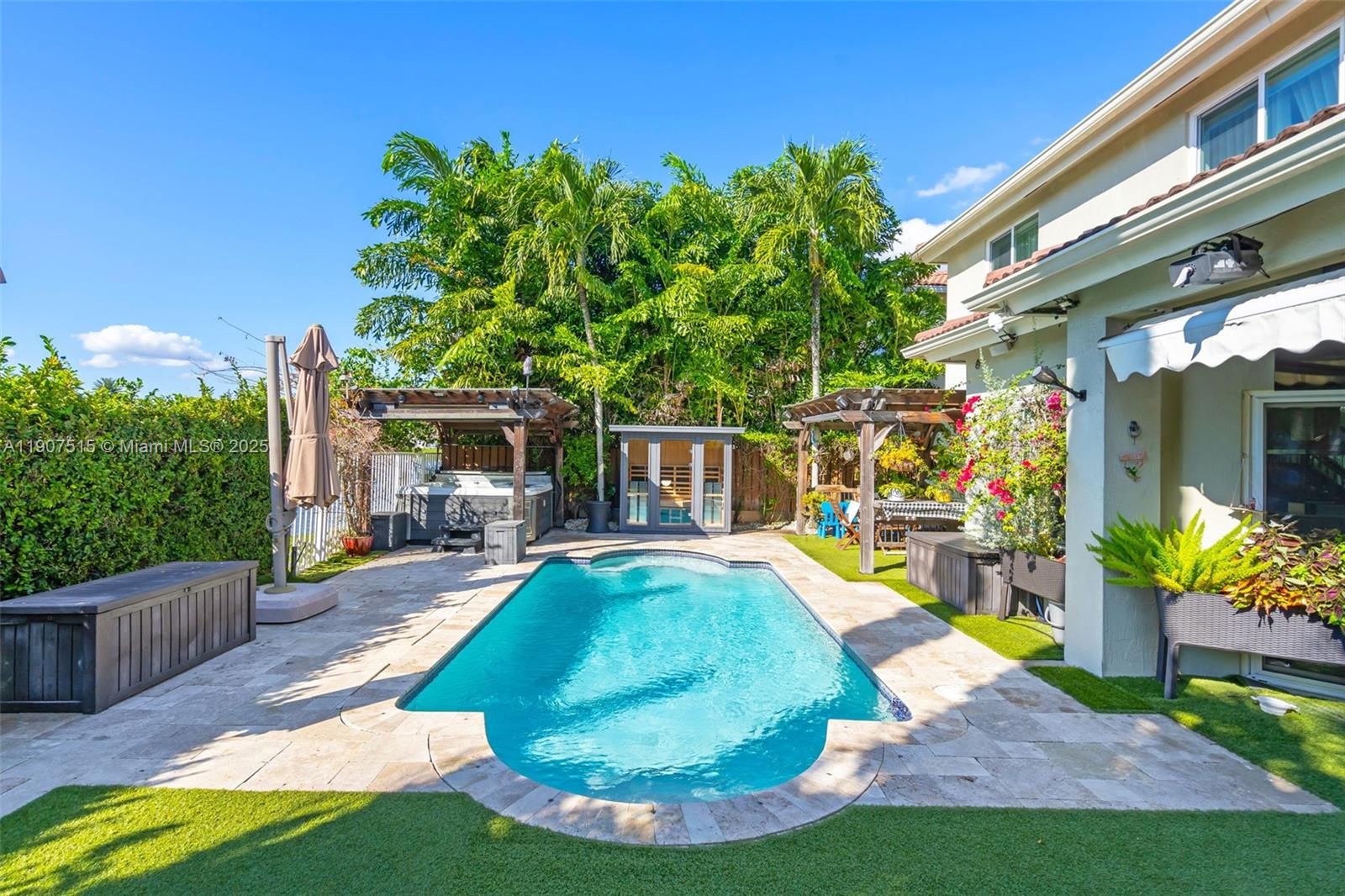 DORAL MEADOWS 1ST ADDN - Residential