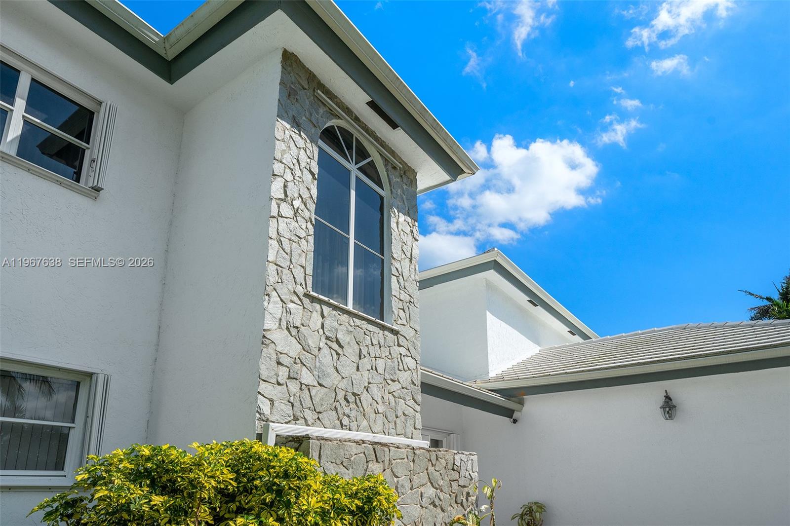 GOLDEN BEACH SEC E - Residential