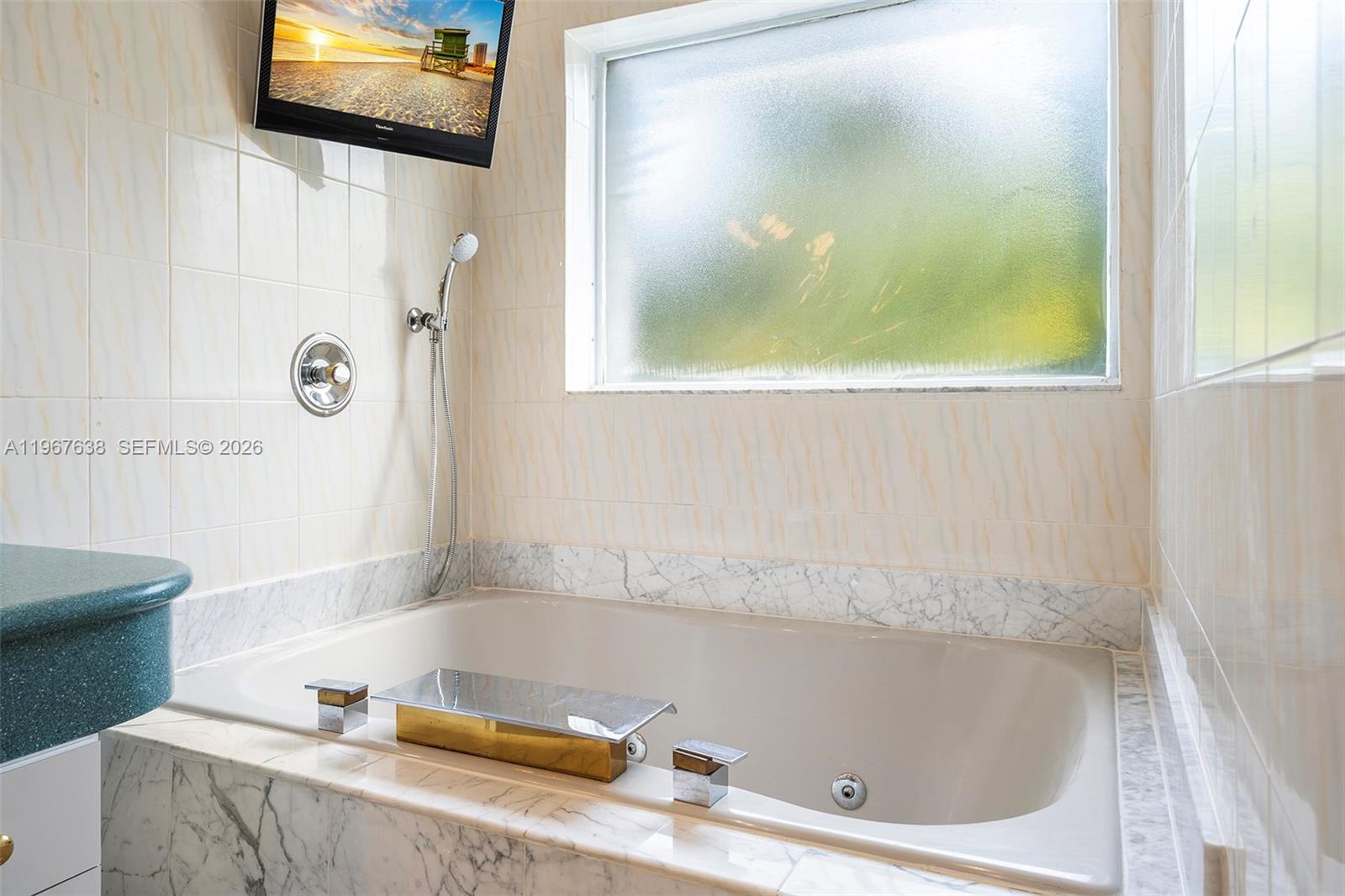 GOLDEN BEACH SEC E - Residential