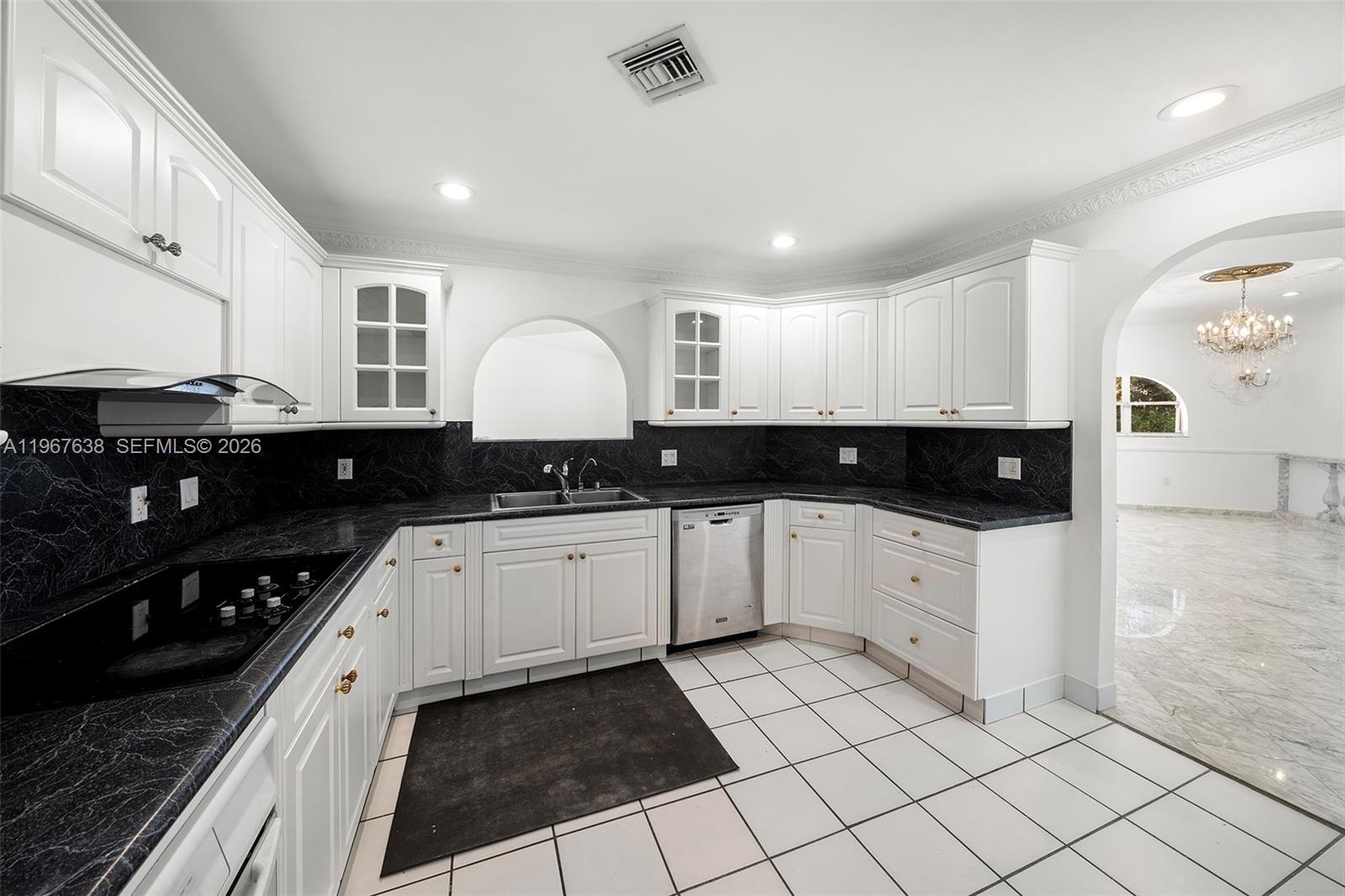 GOLDEN BEACH SEC E - Residential