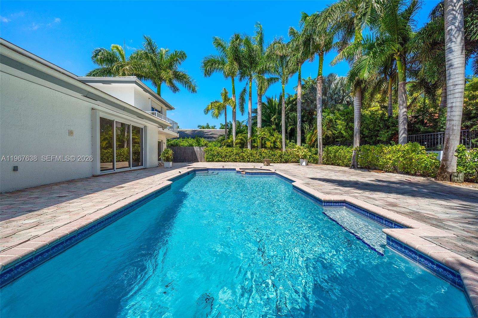 GOLDEN BEACH SEC E - Residential