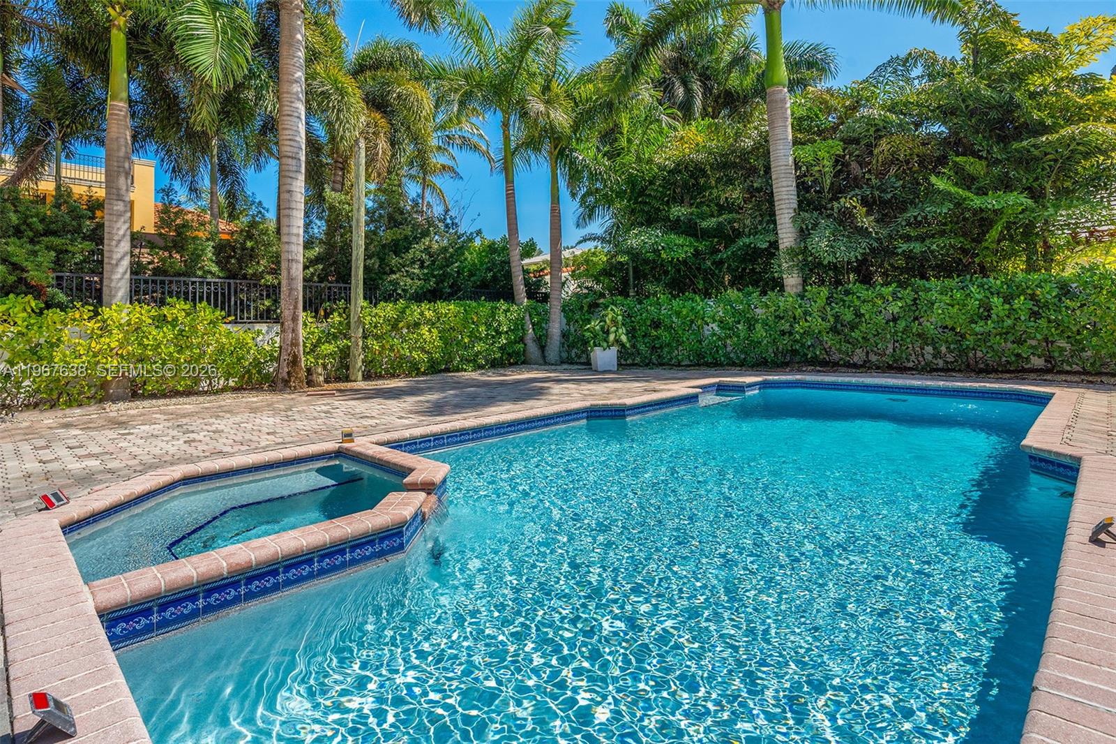 GOLDEN BEACH SEC E - Residential