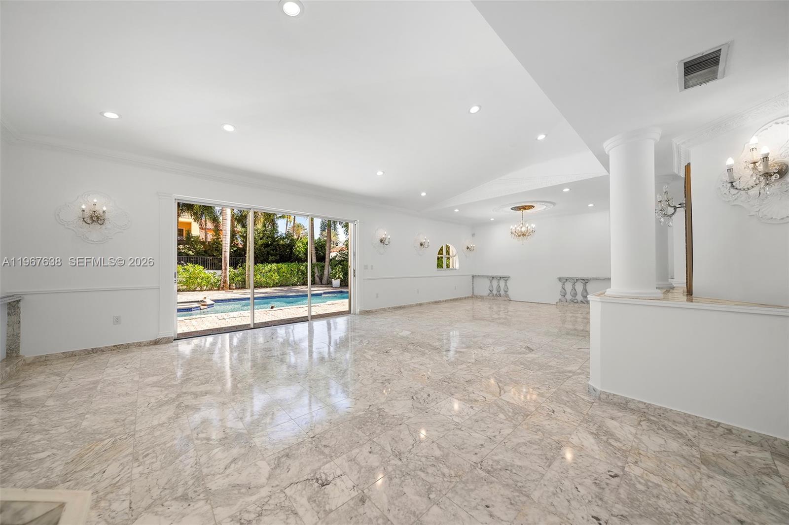 GOLDEN BEACH SEC E - Residential