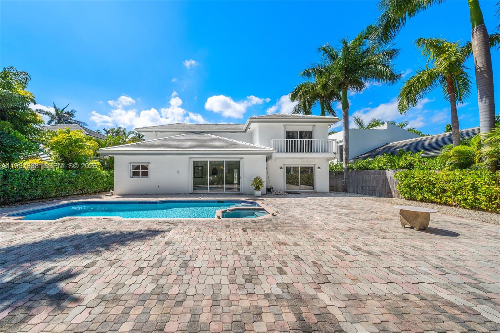 GOLDEN BEACH SEC E - Residential