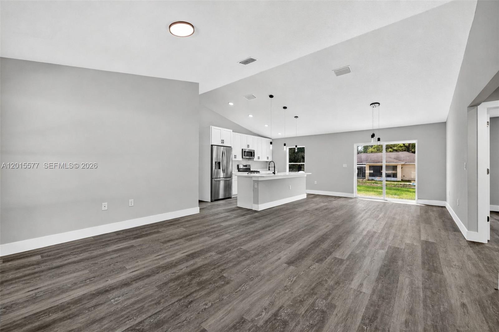 ROLLING RANCH ESTATE - Residential