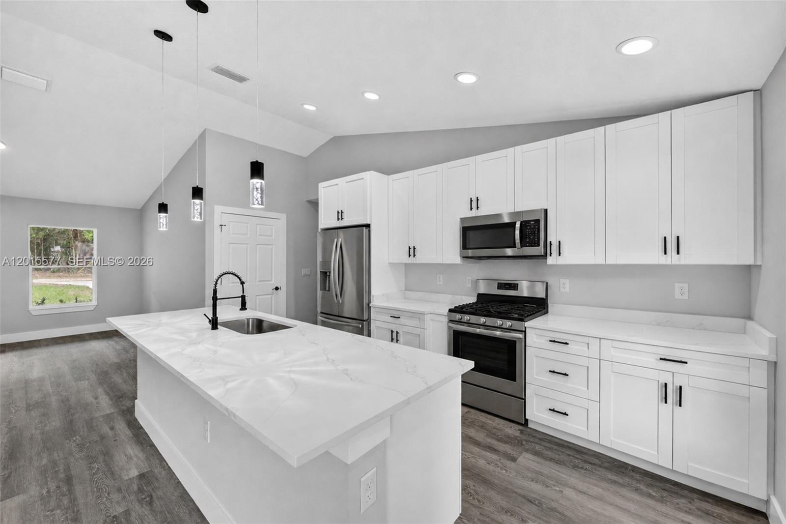 ROLLING RANCH ESTATE - Residential