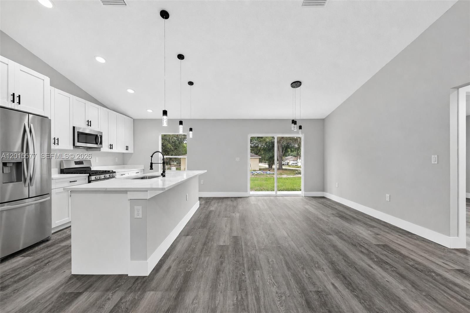 ROLLING RANCH ESTATE - Residential