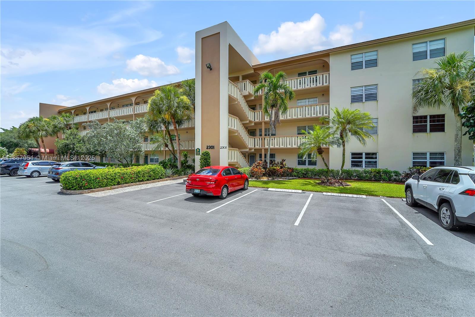 LUCAYA VILLAGE 1-B CONDO - Residential