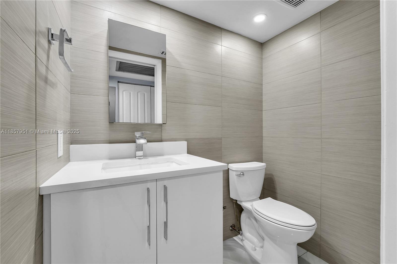 LUCAYA VILLAGE 1-B CONDO - Residential
