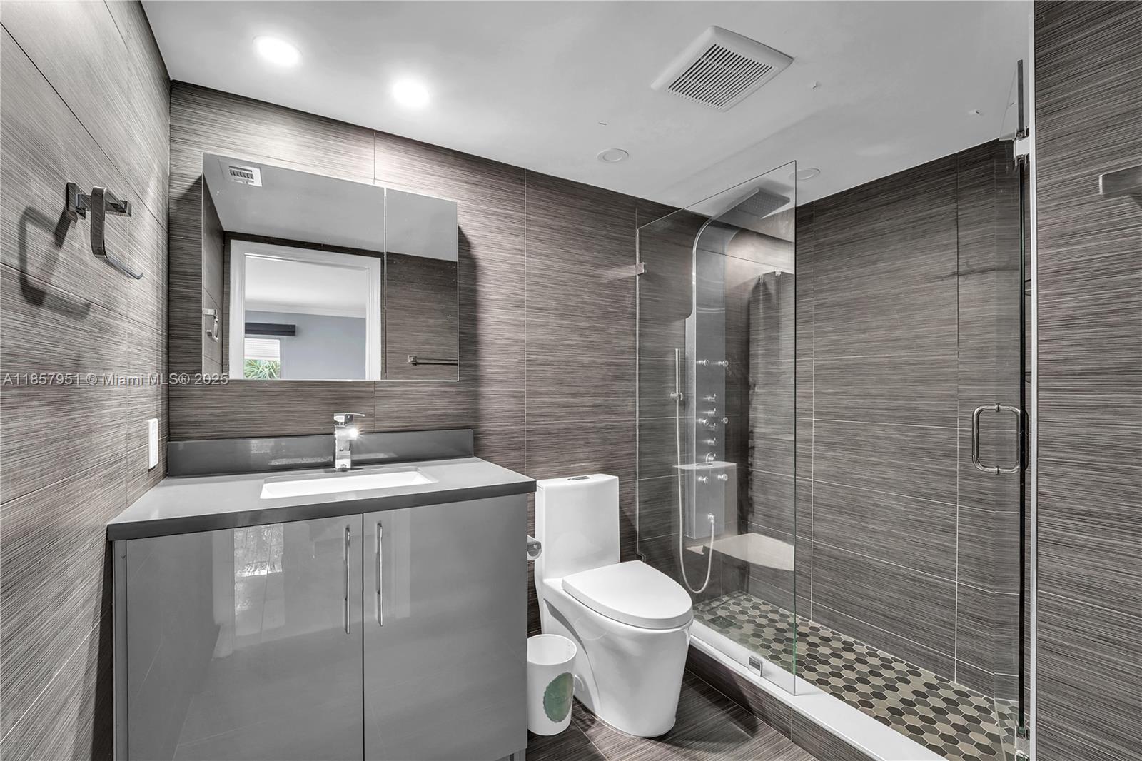 LUCAYA VILLAGE 1-B CONDO - Residential