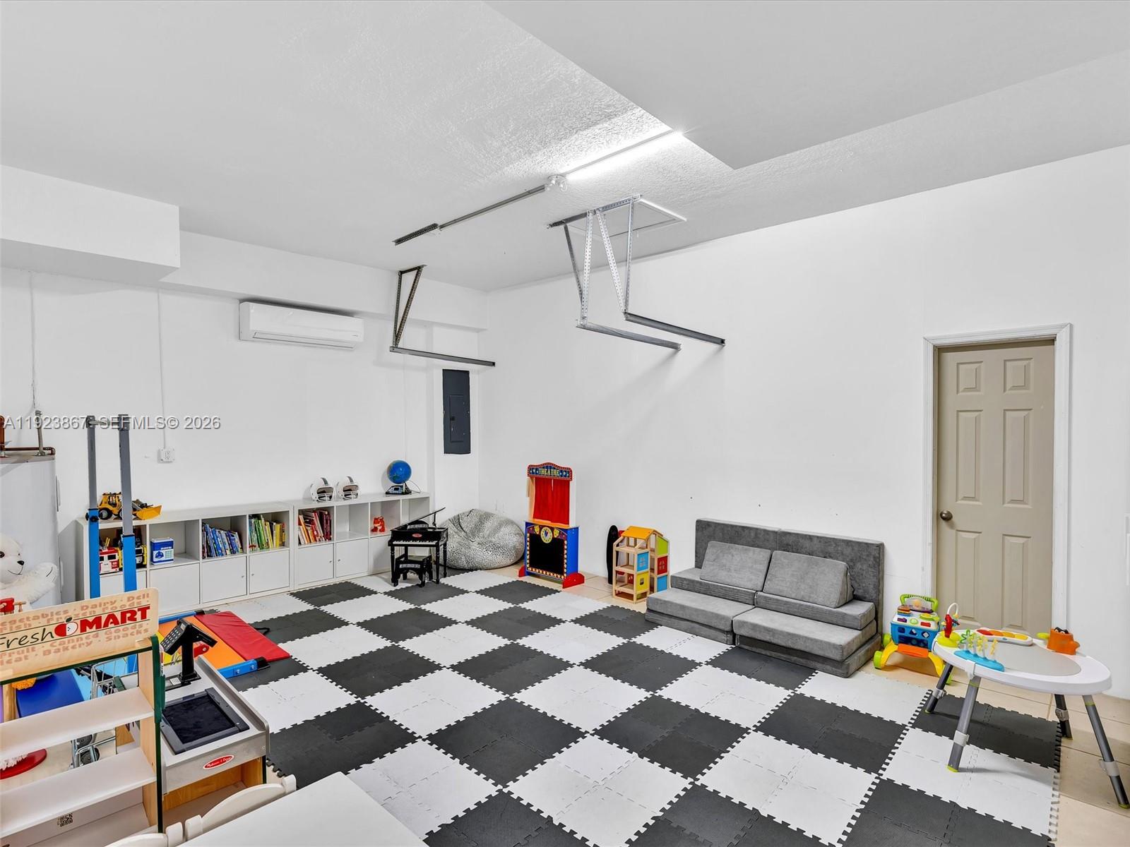 SILVERCREST LAKE ESTATES - Residential