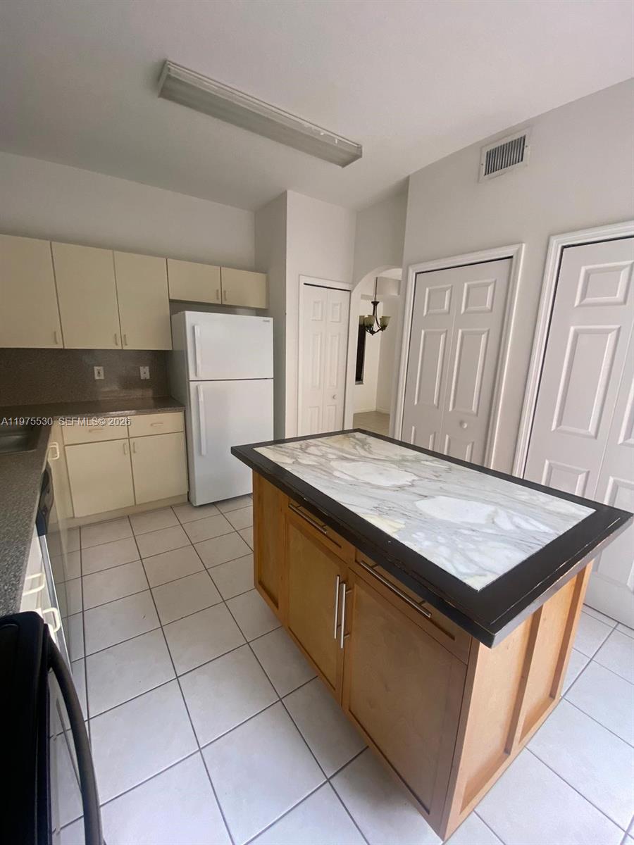 VILLA VIZCAYA CONDO - Residential Lease