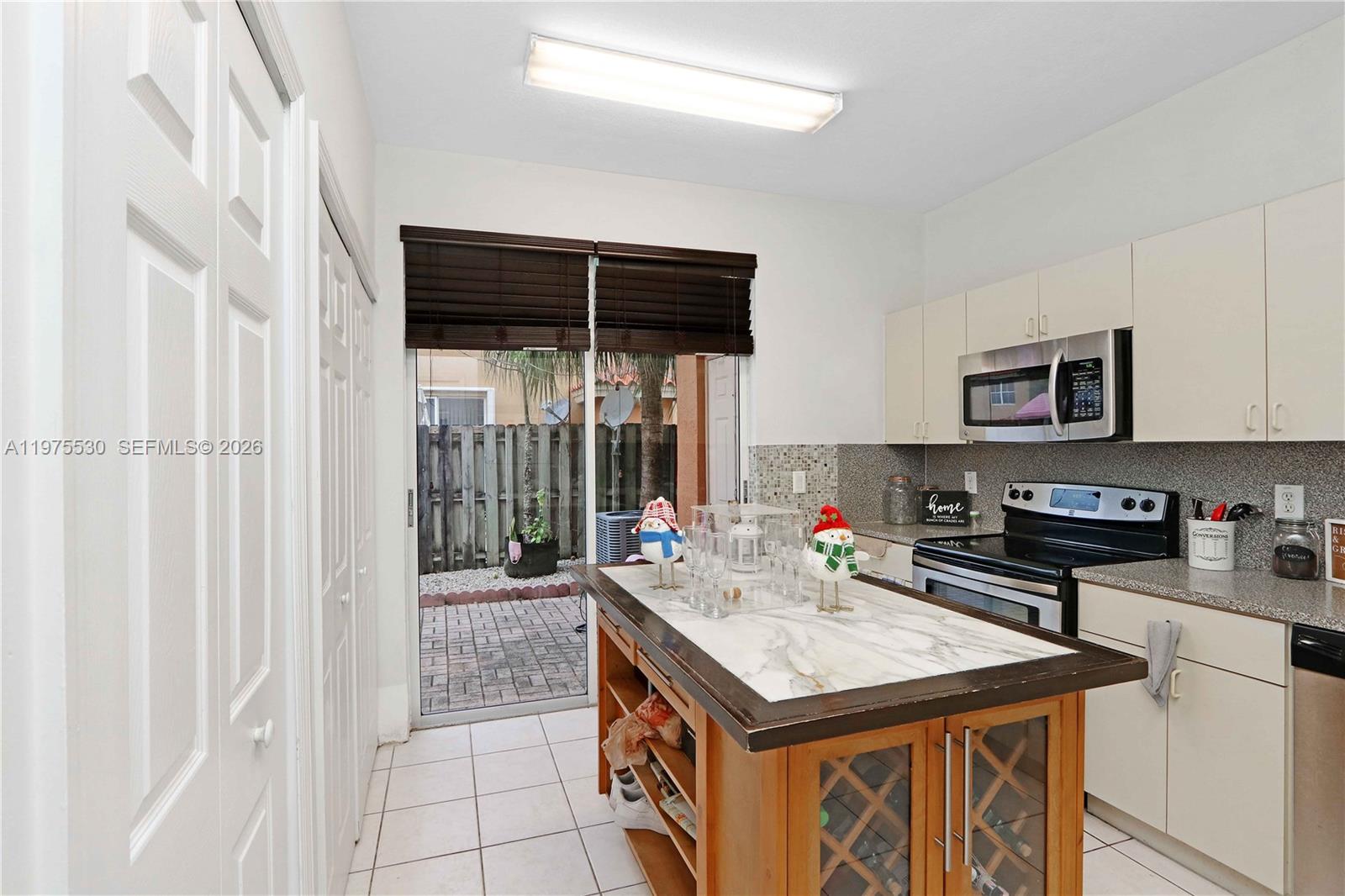 VILLA VIZCAYA CONDO - Residential Lease