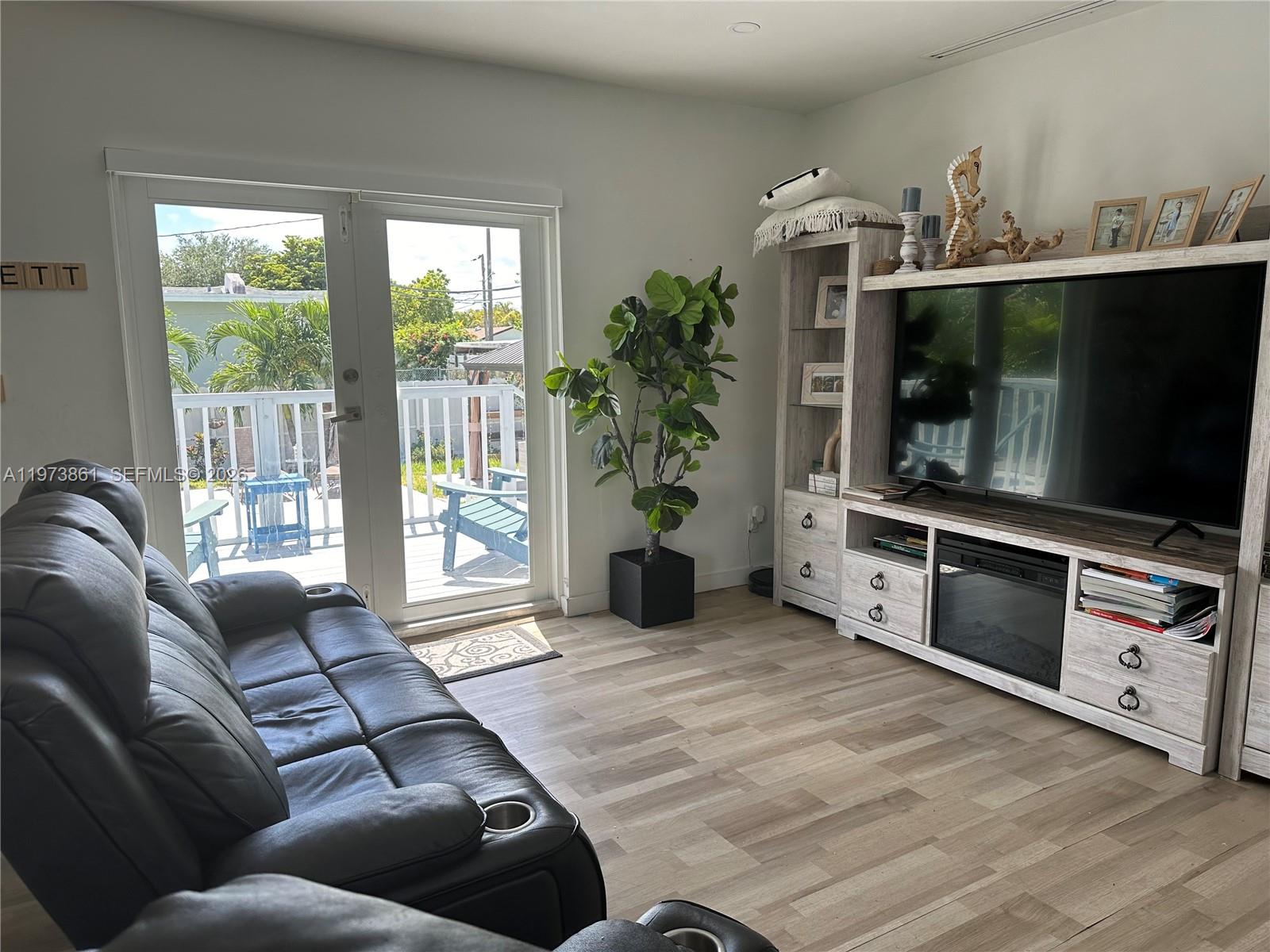 CORAL WAY VILLAGE SEC A P - Residential