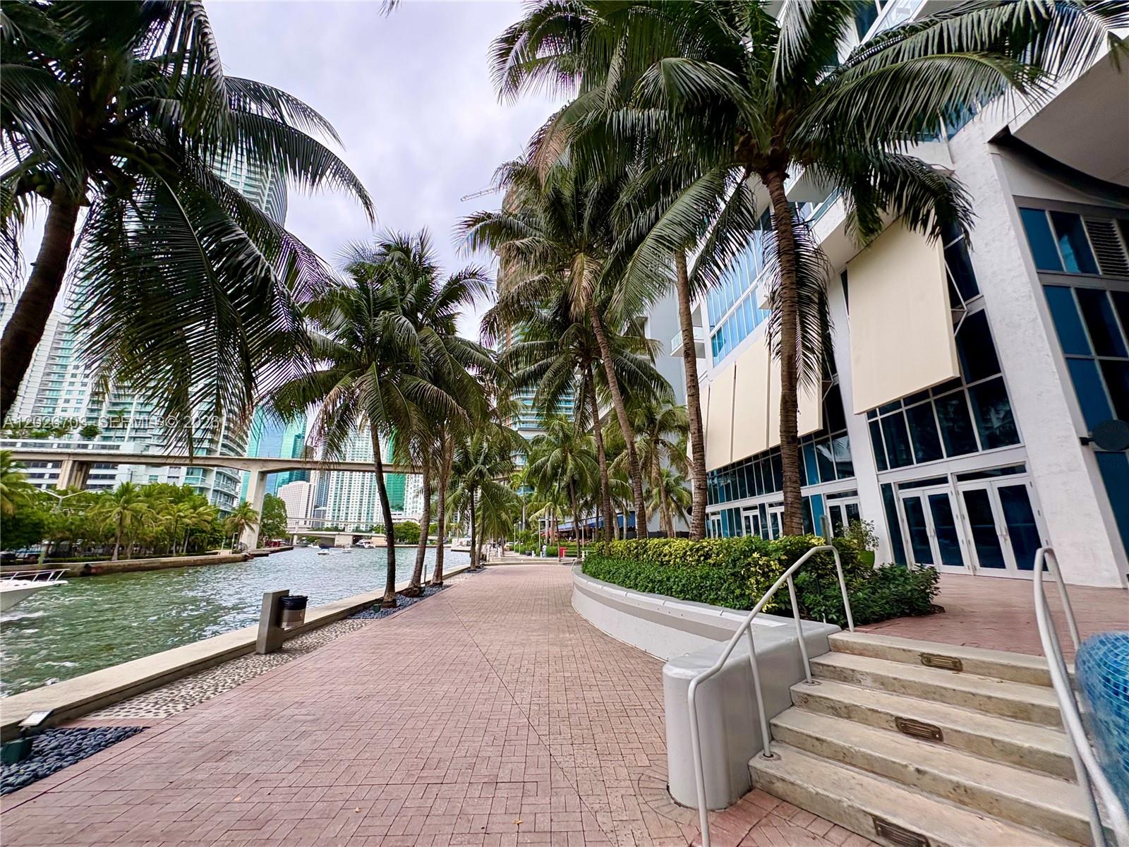 185 SW 7th St 2504
