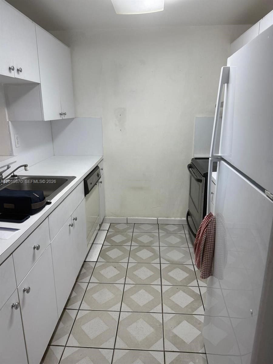 CASTILLIAN CLUB CONDO - Residential