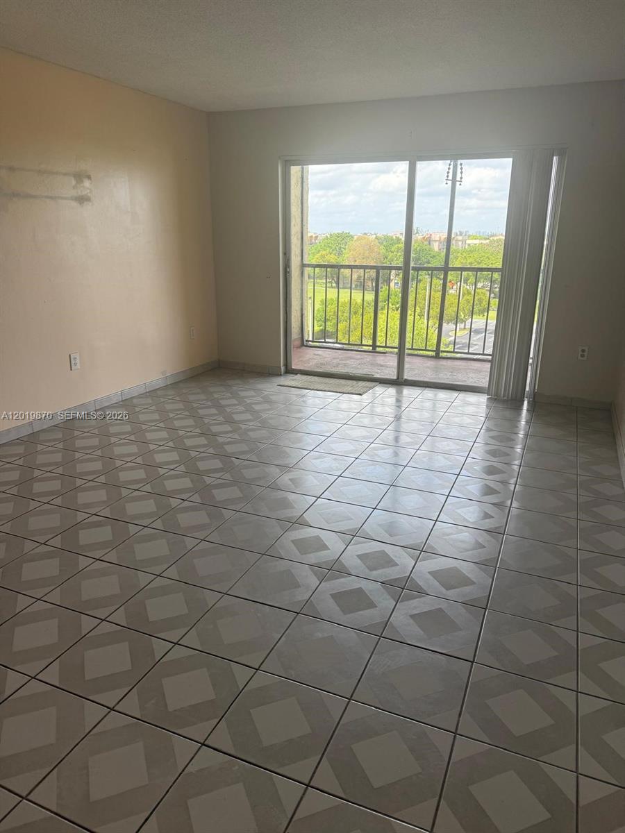 CASTILLIAN CLUB CONDO - Residential