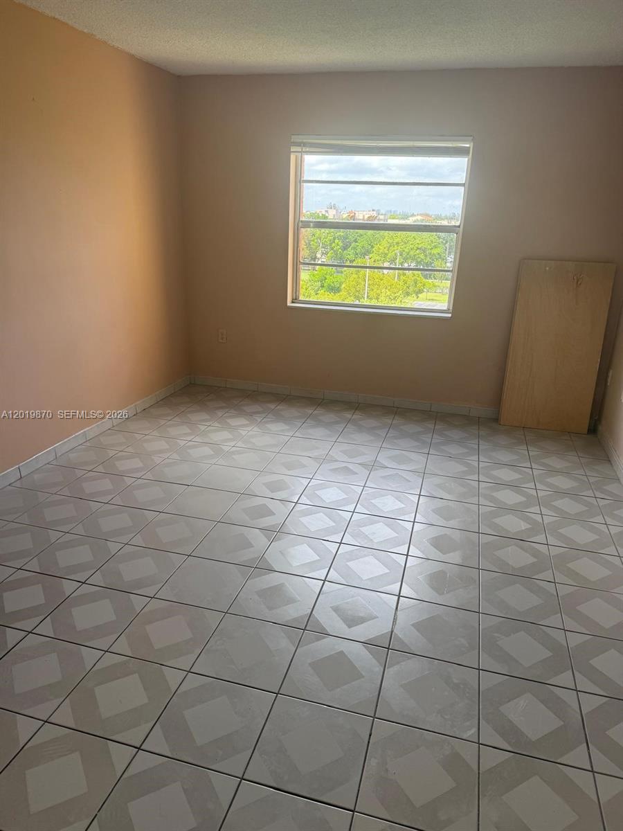 CASTILLIAN CLUB CONDO - Residential