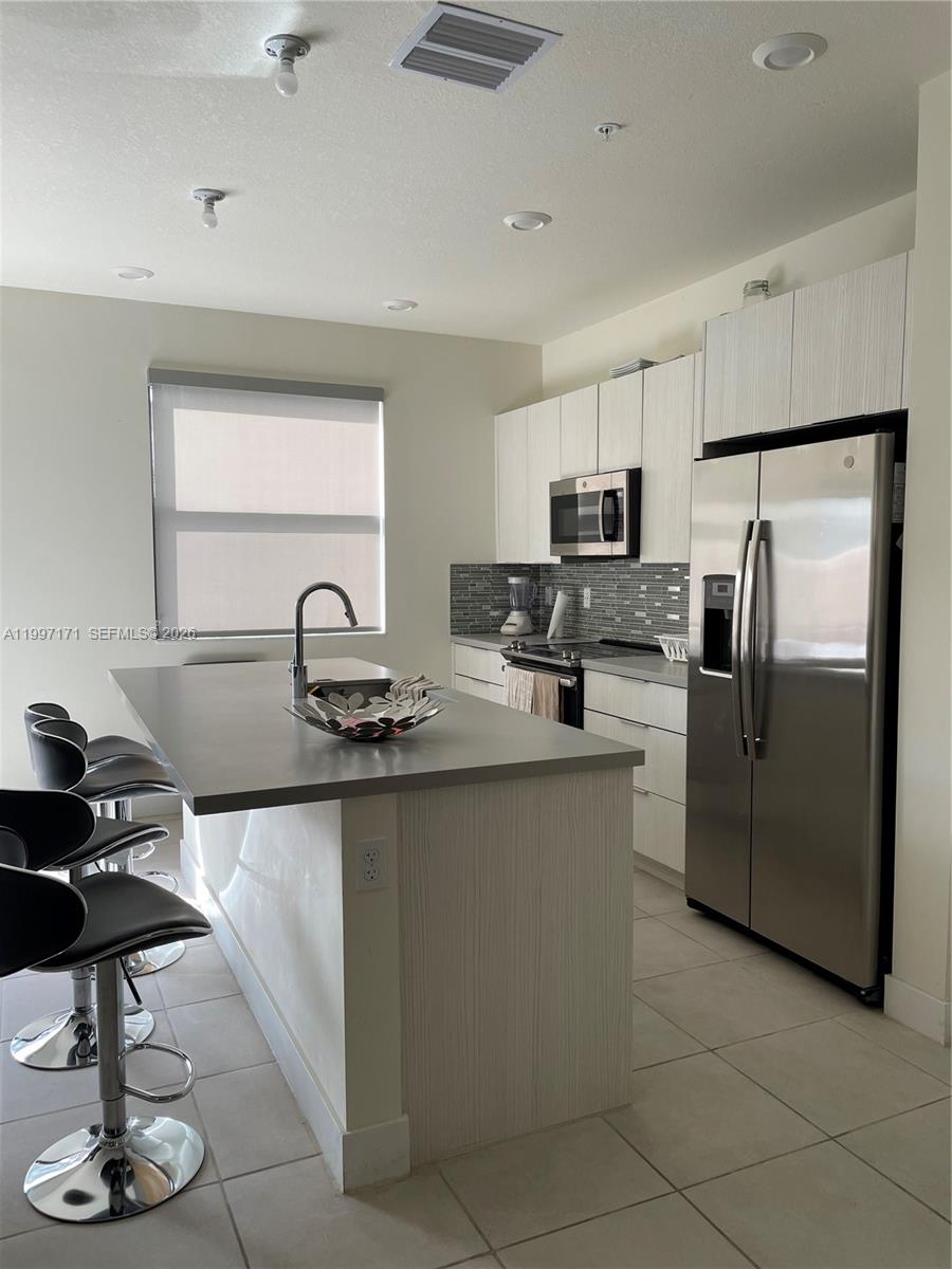 HIGHLAND AT PARK CENTRAL - Residential Lease