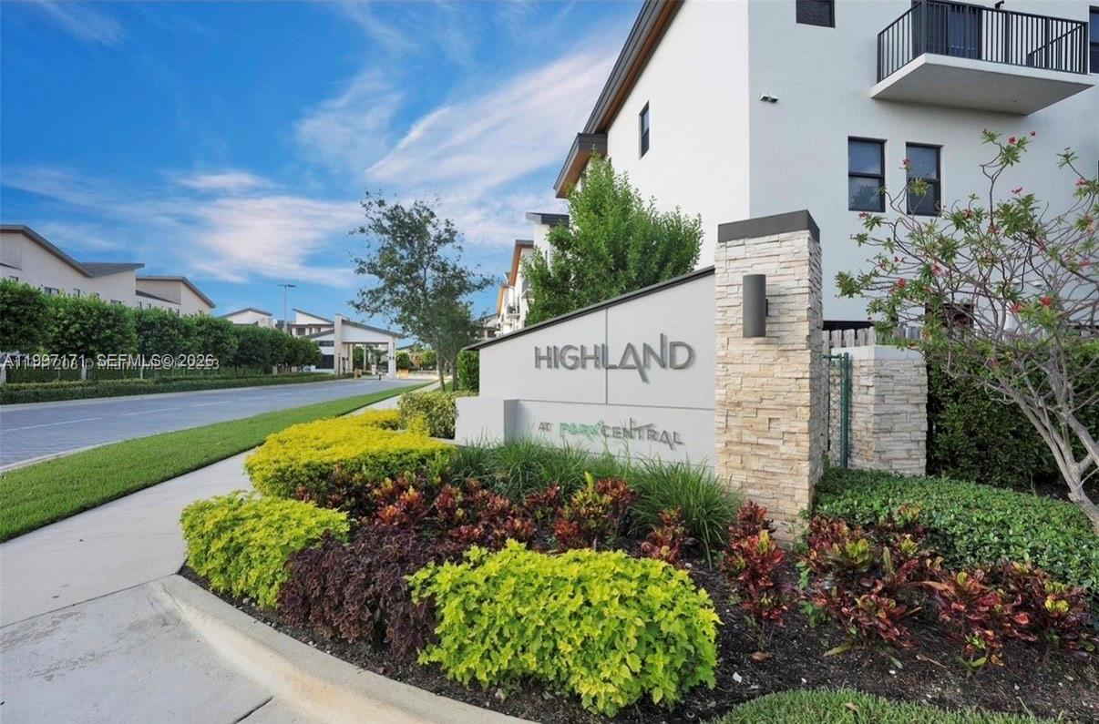 HIGHLAND AT PARK CENTRAL - Residential Lease