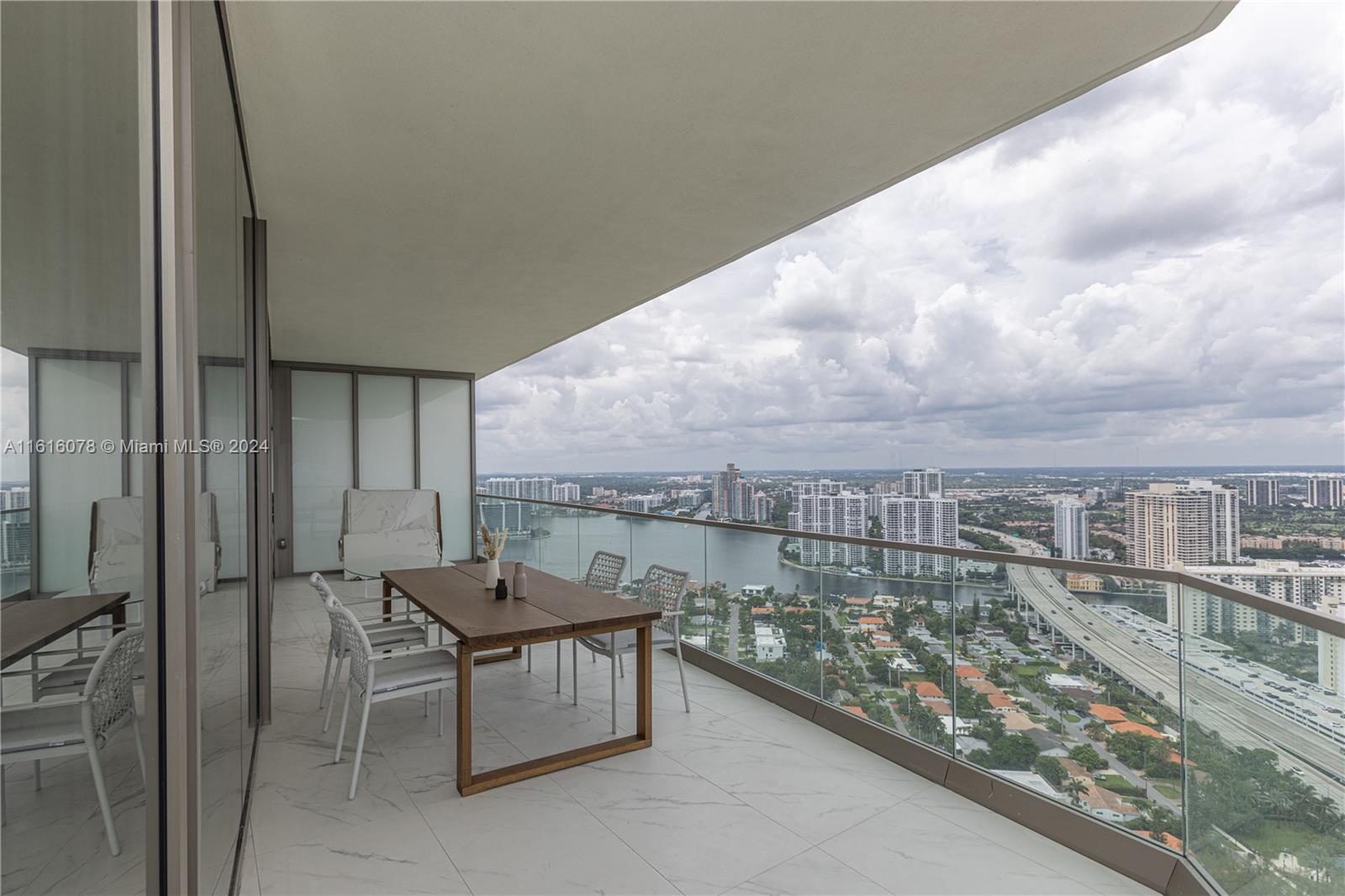 ARAMANI CASA - Residential