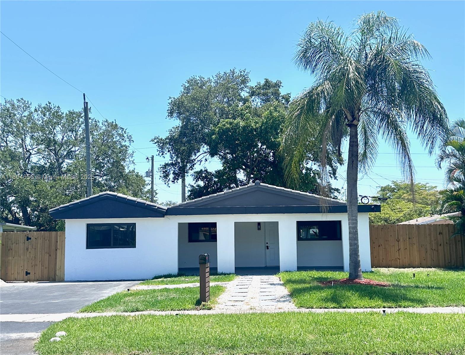 2421 N 56th Ter, Hollywood, Broward County, Florida - 3 Bedrooms  
2 Bathrooms - 