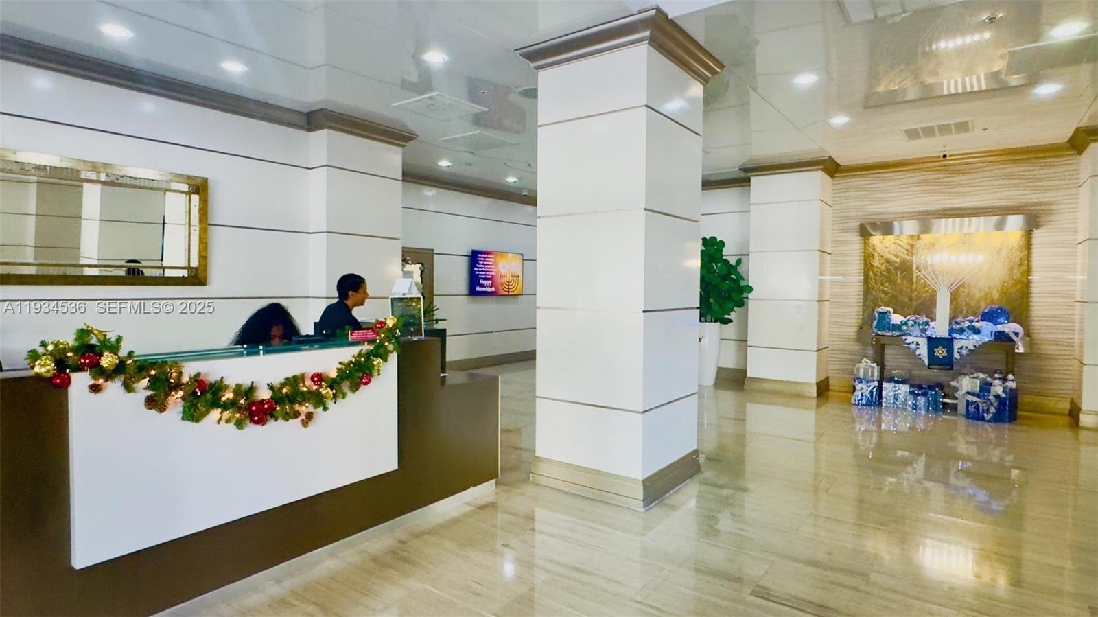 19390 Collins Ave 816