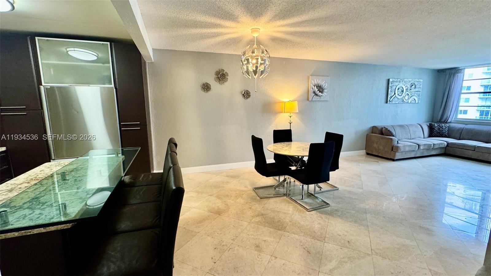 19390 Collins Ave 816