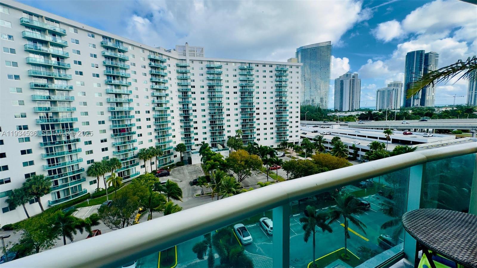 19390 Collins Ave 816