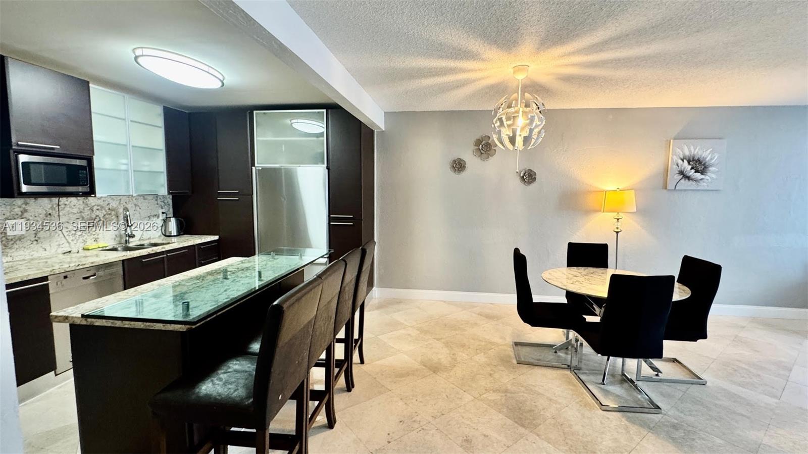 19390 Collins Ave 816