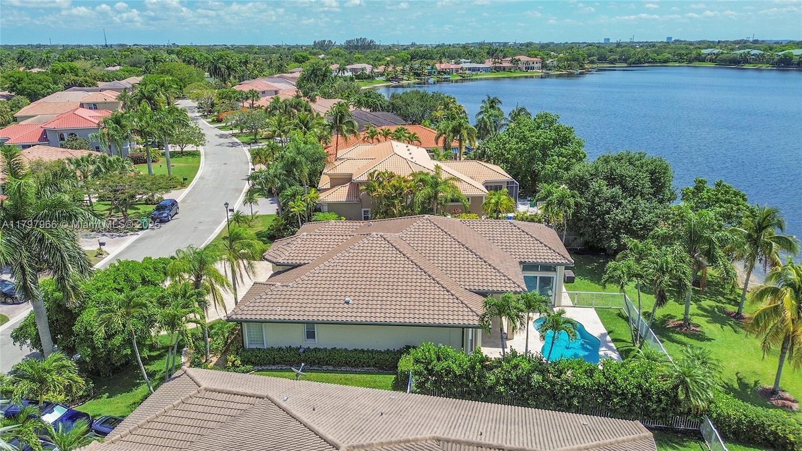 MARINERS COVE OF EAGLE LA - Residential