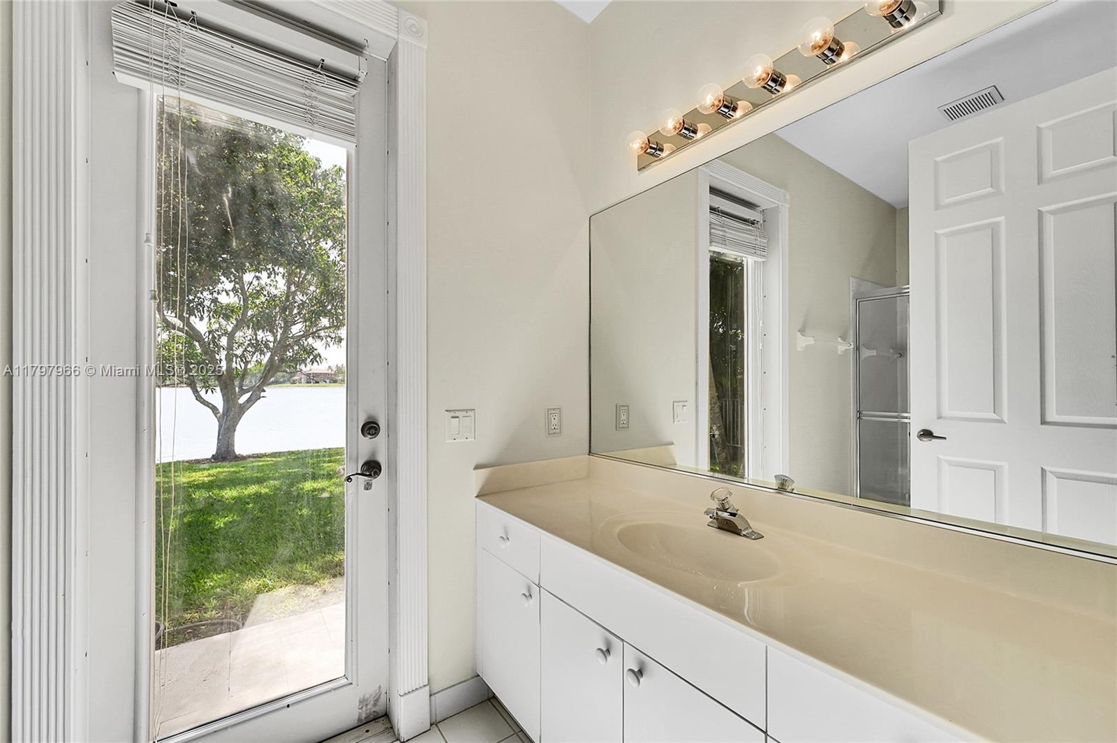 MARINERS COVE OF EAGLE LA - Residential