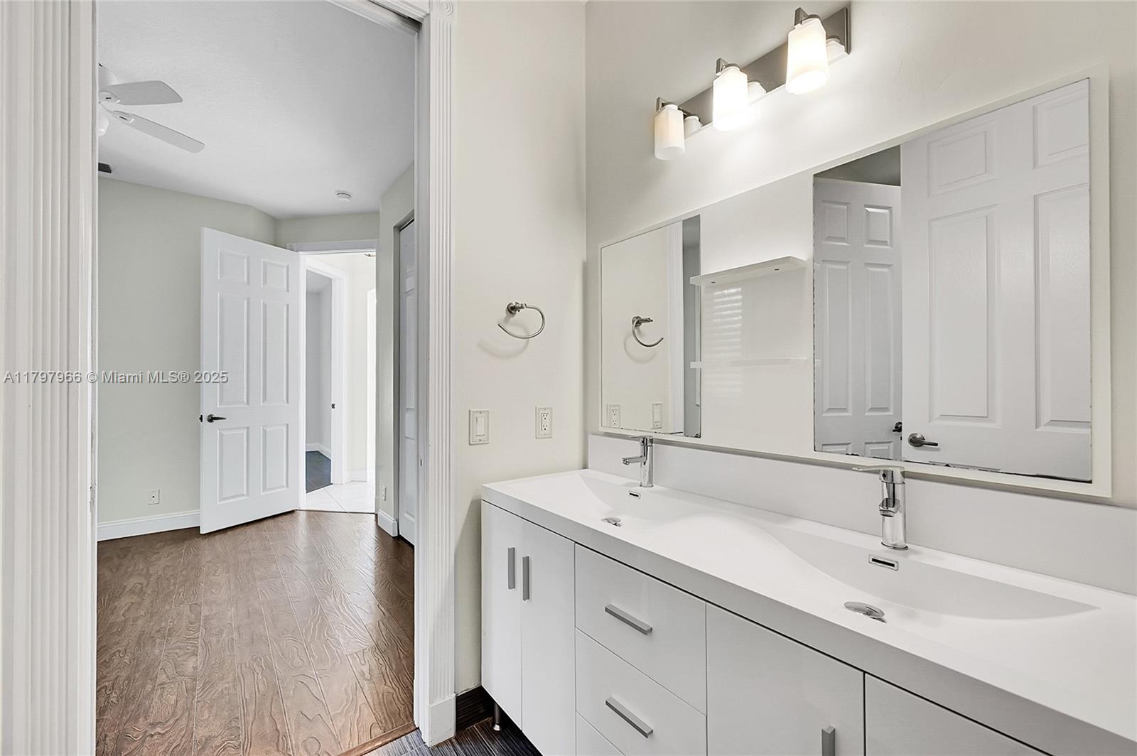 MARINERS COVE OF EAGLE LA - Residential