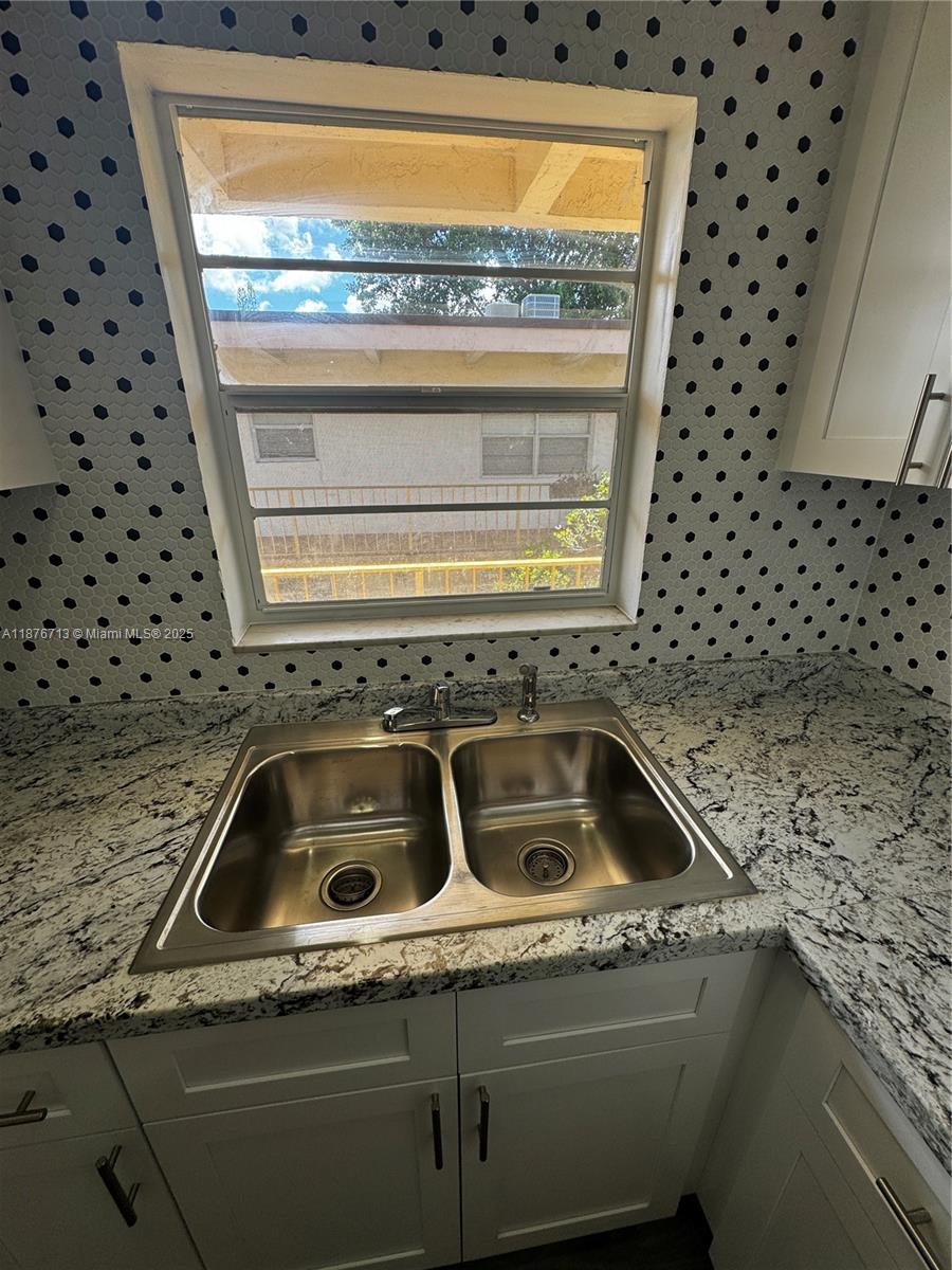 ATRIUM OF HOLLYWOOD INC C - Residential Lease