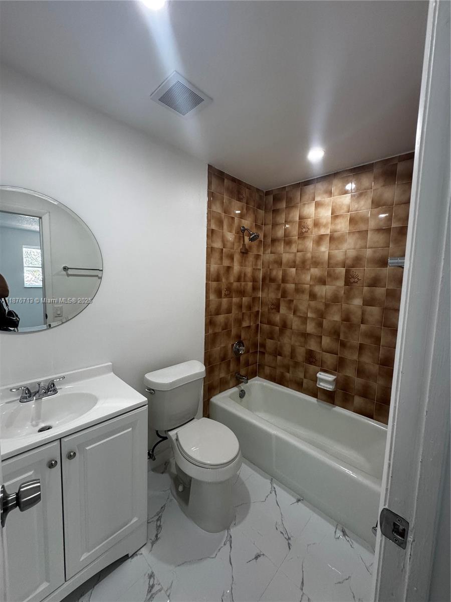 ATRIUM OF HOLLYWOOD INC C - Residential Lease