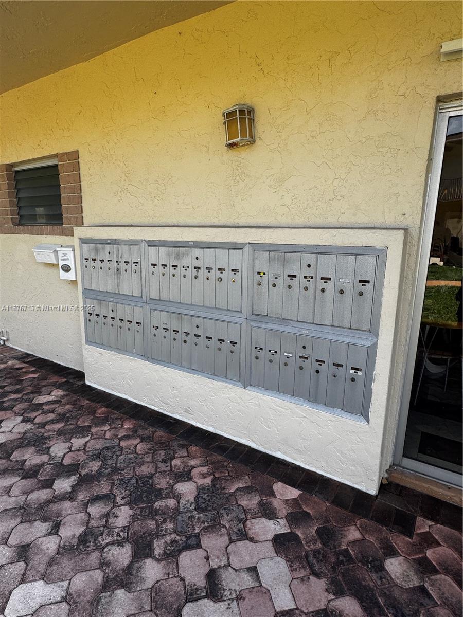 ATRIUM OF HOLLYWOOD INC C - Residential Lease