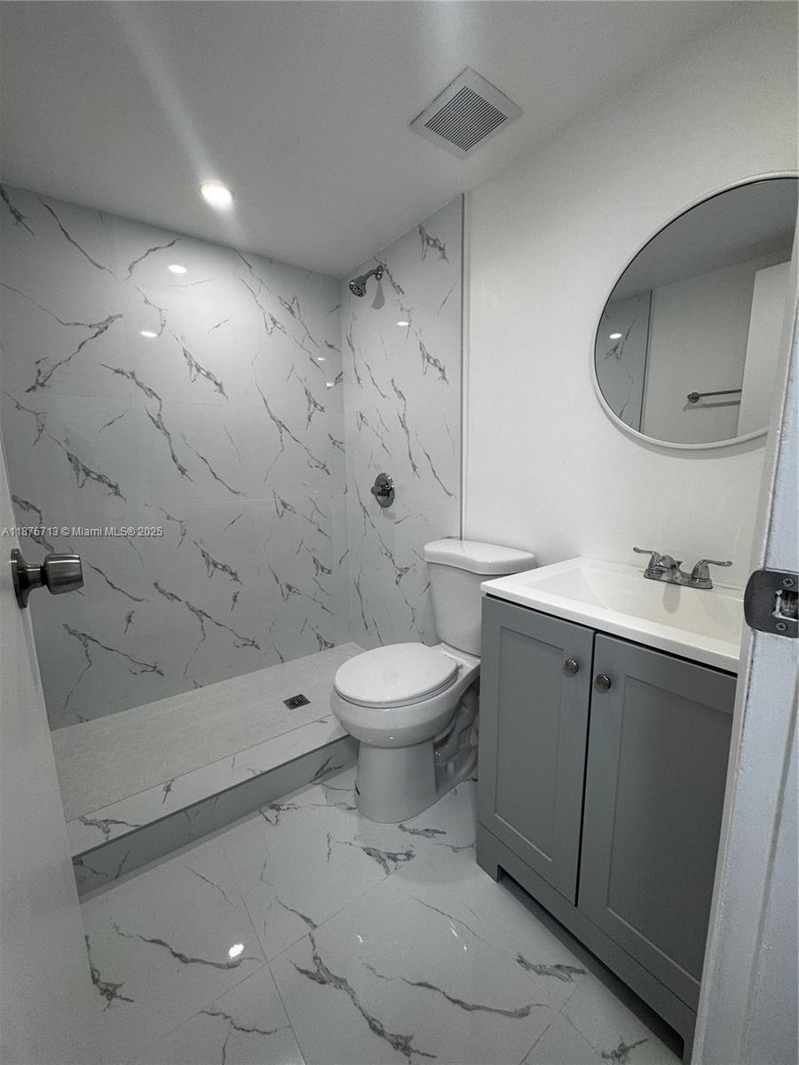 ATRIUM OF HOLLYWOOD INC C - Residential Lease