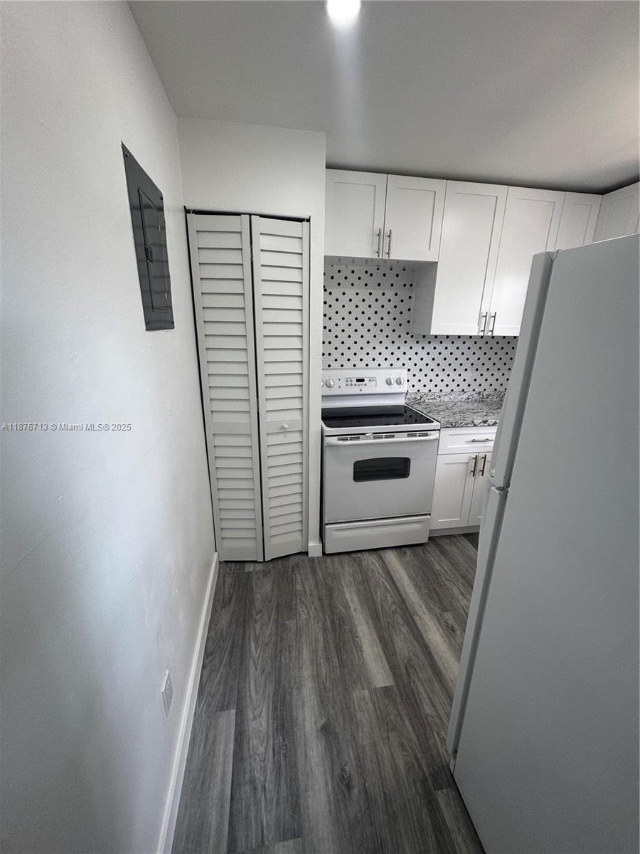 ATRIUM OF HOLLYWOOD INC C - Residential Lease