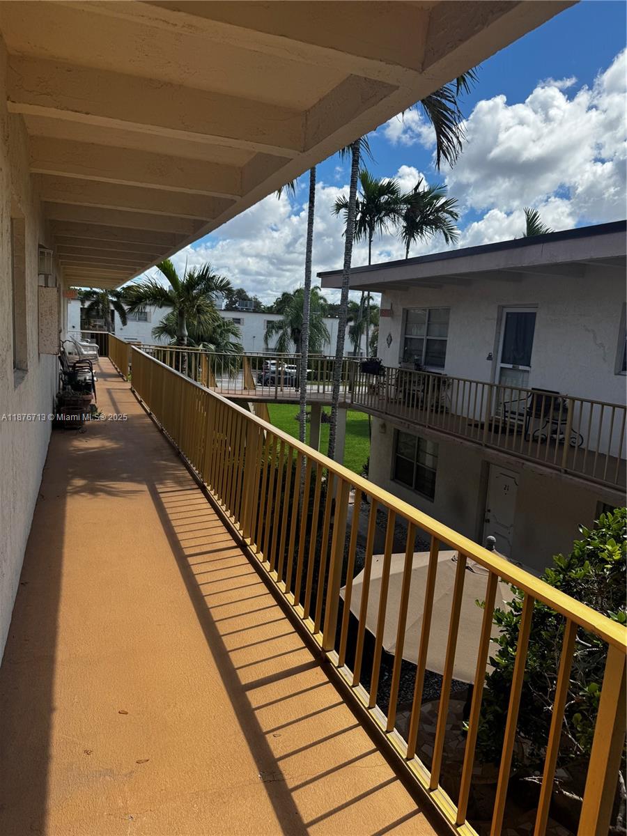 ATRIUM OF HOLLYWOOD INC C - Residential Lease