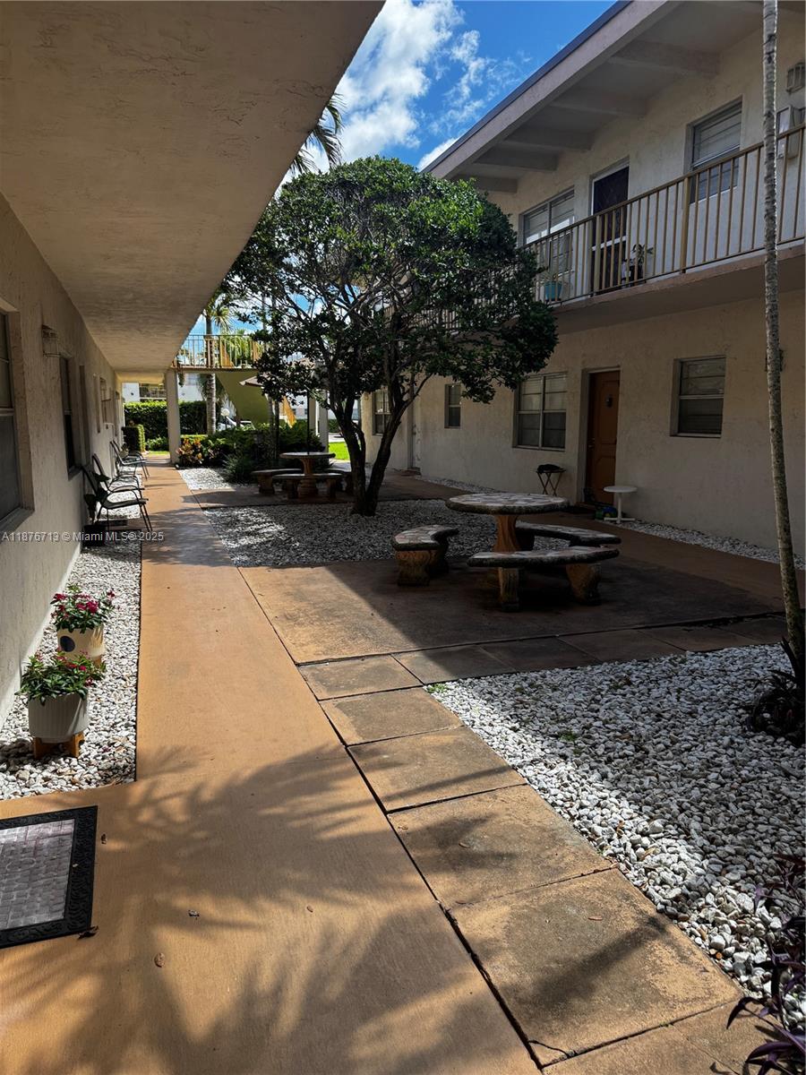 ATRIUM OF HOLLYWOOD INC C - Residential Lease