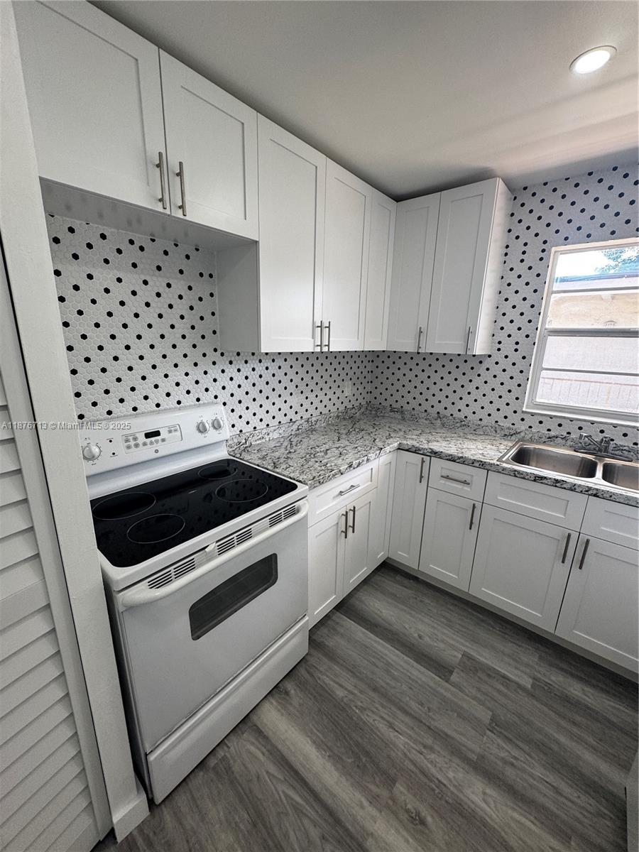 ATRIUM OF HOLLYWOOD INC C - Residential Lease