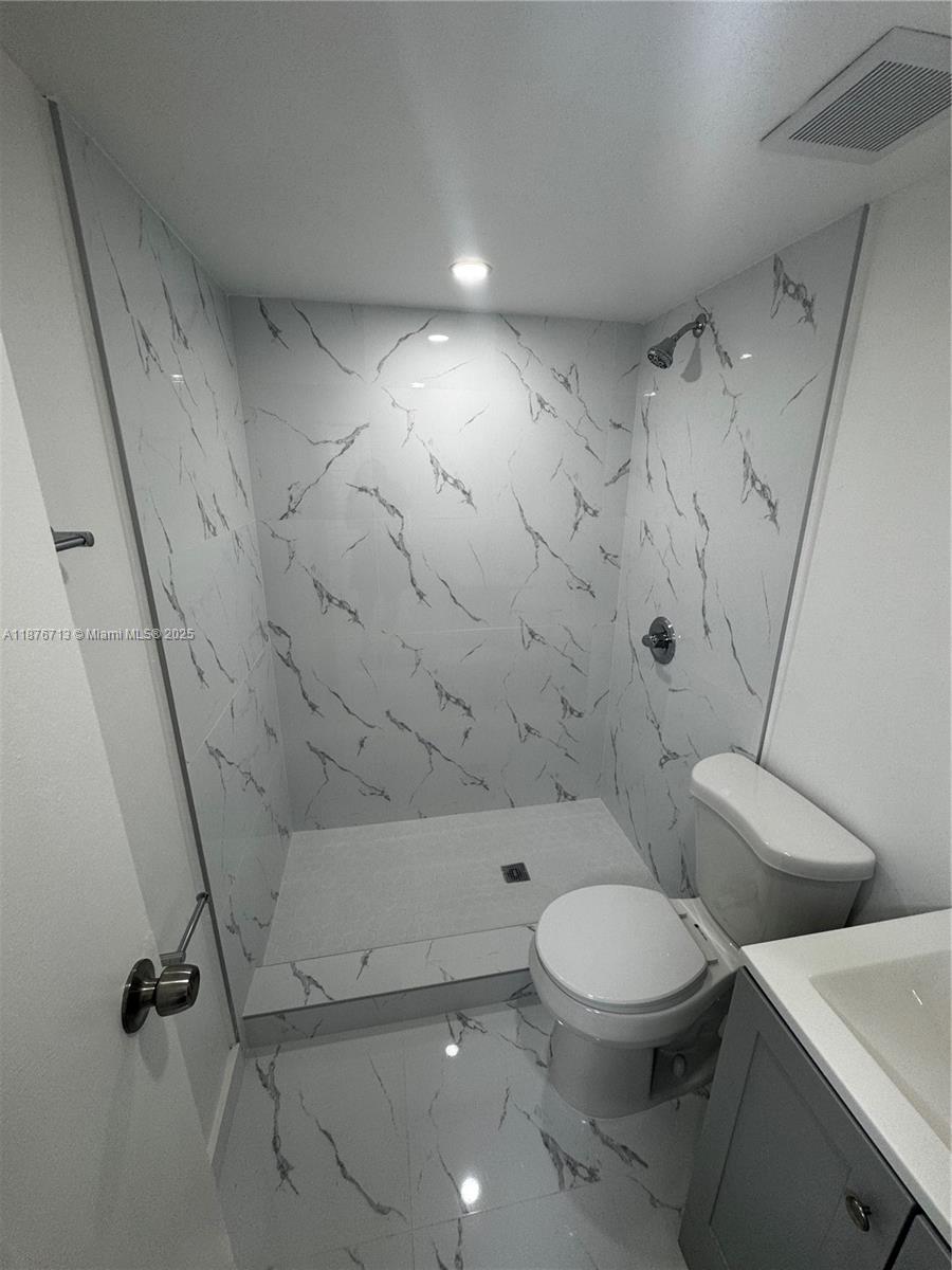 ATRIUM OF HOLLYWOOD INC C - Residential Lease