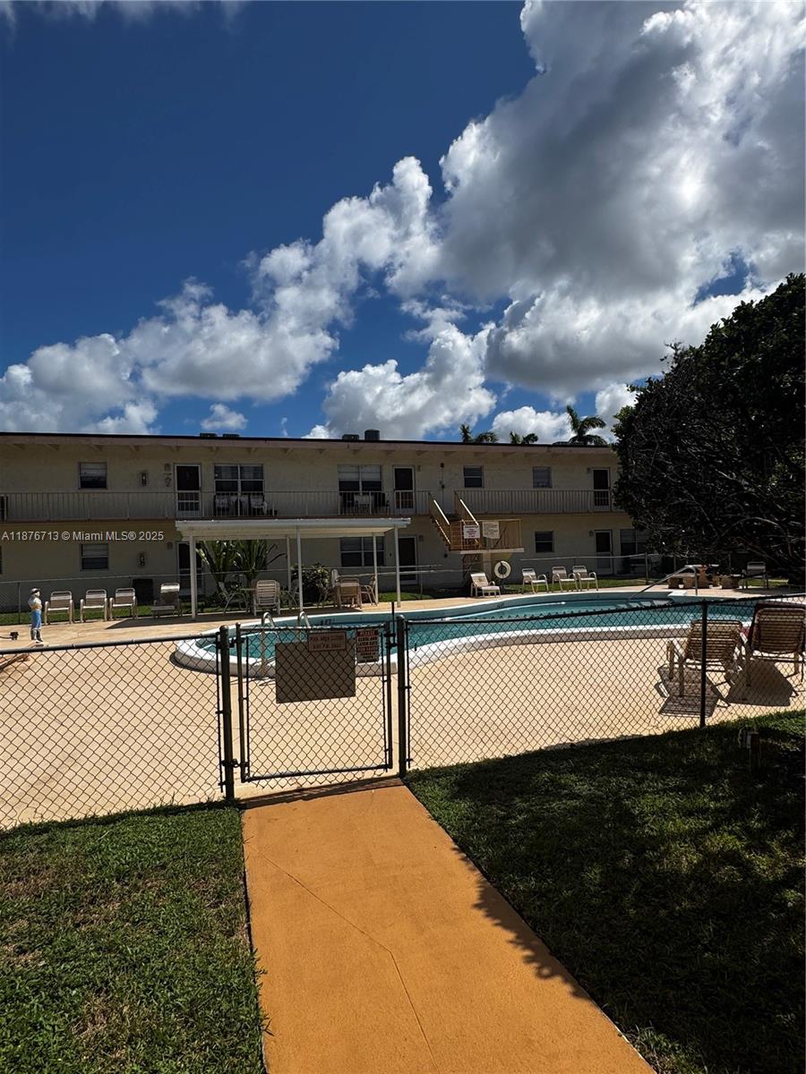 ATRIUM OF HOLLYWOOD INC C - Residential Lease