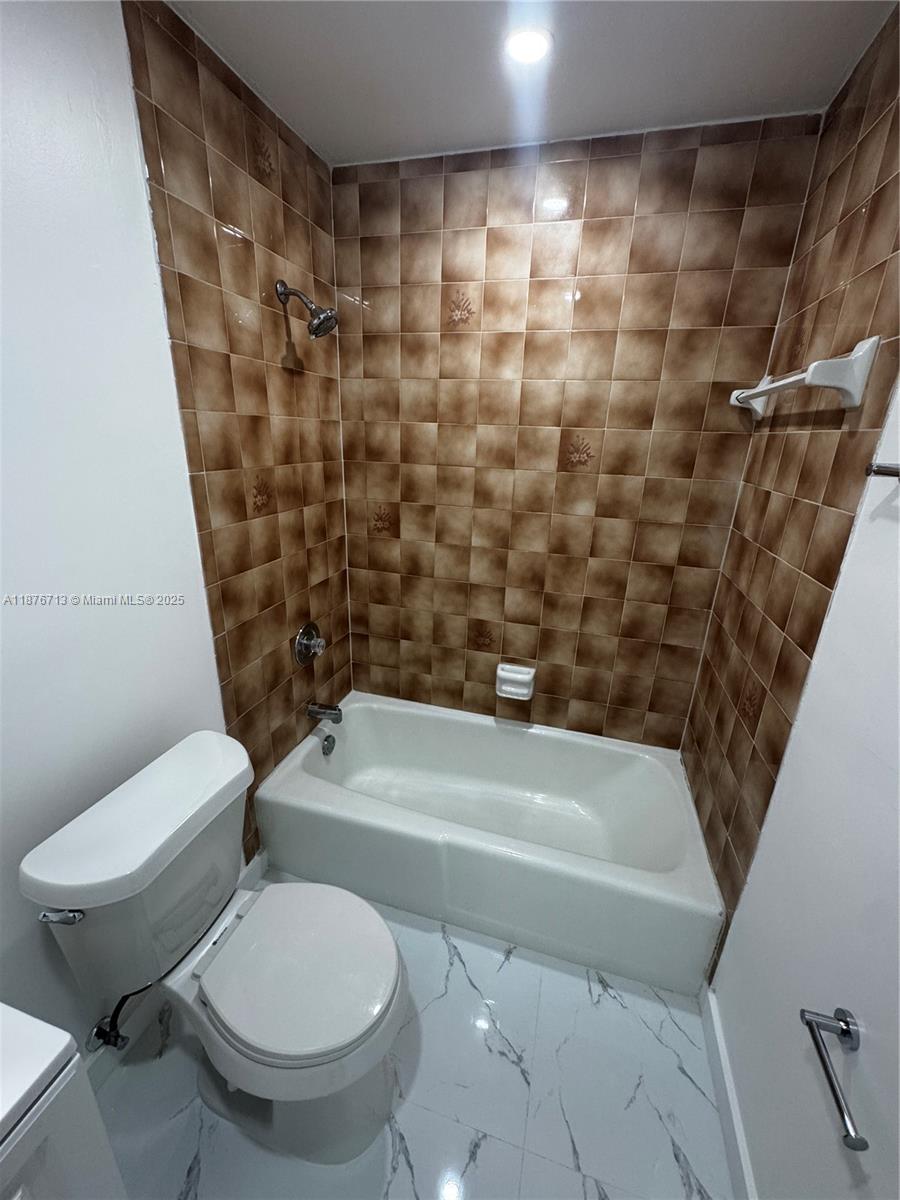 ATRIUM OF HOLLYWOOD INC C - Residential Lease