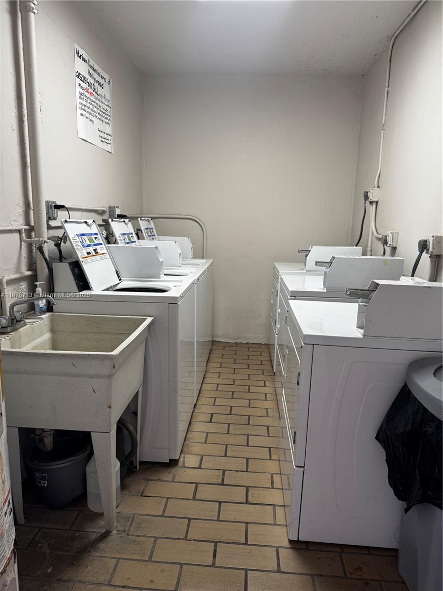 ATRIUM OF HOLLYWOOD INC C - Residential Lease