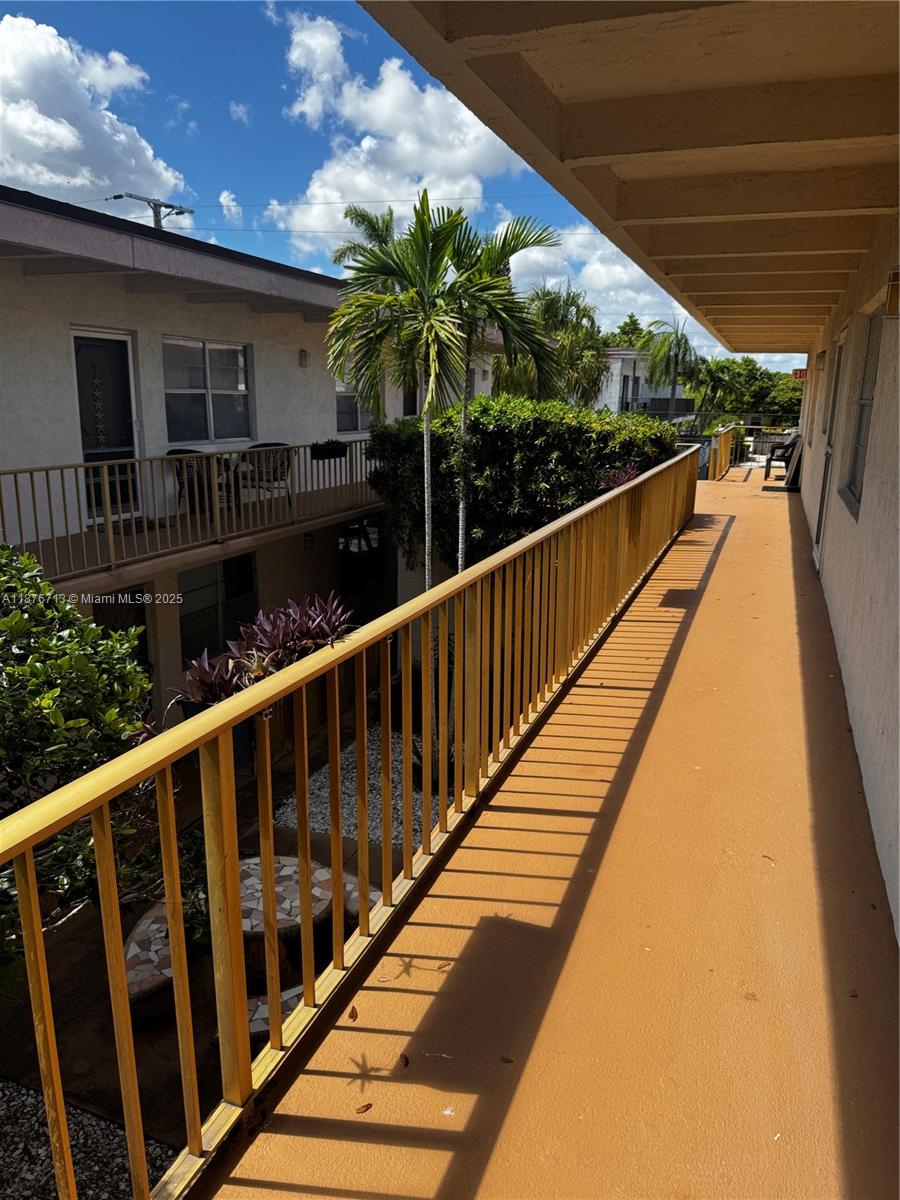 ATRIUM OF HOLLYWOOD INC C - Residential Lease