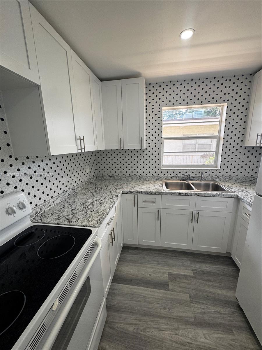 ATRIUM OF HOLLYWOOD INC C - Residential Lease