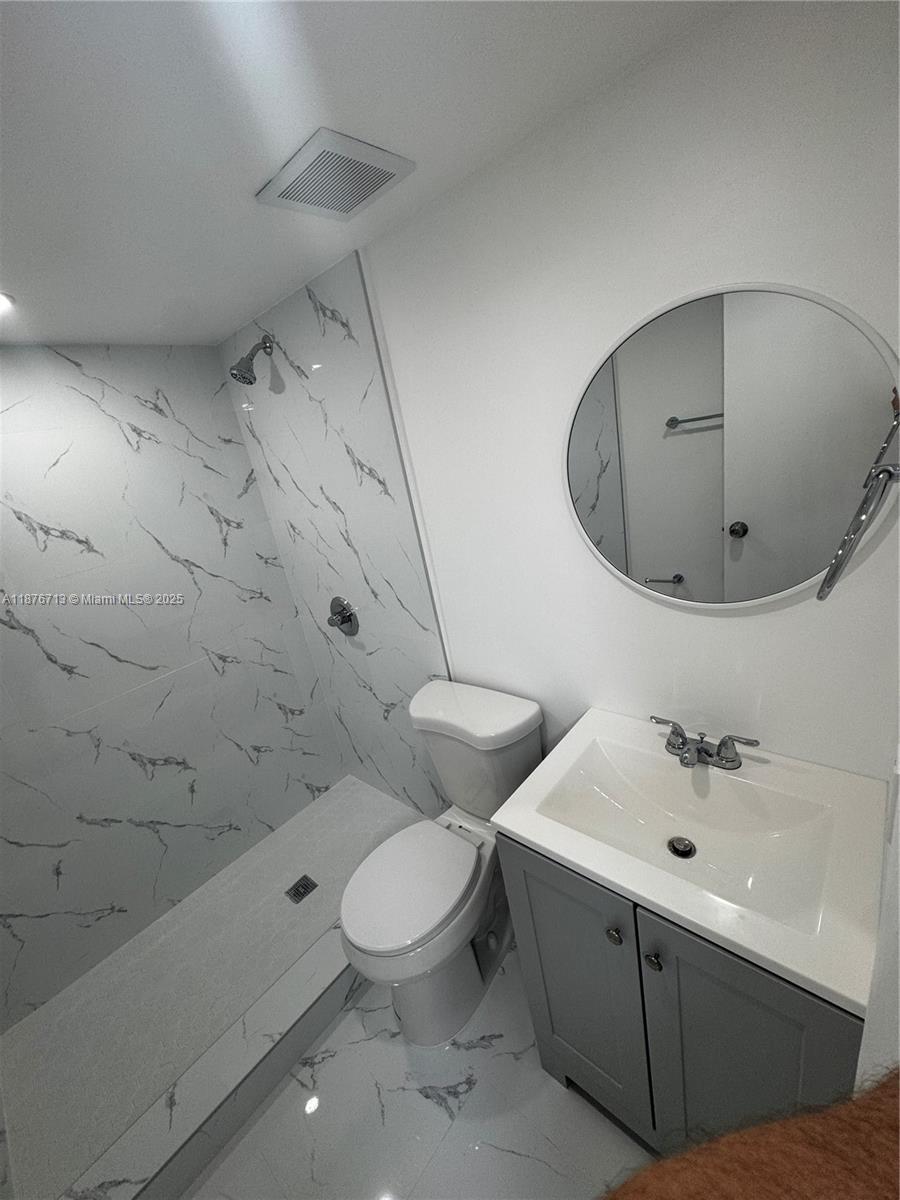 ATRIUM OF HOLLYWOOD INC C - Residential Lease