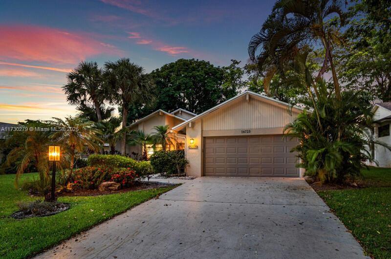HUGE ADVANTAGE BEING IN A BEAUTIFUL & GATED GOLF COURSE COMMUNITY WITH ***NO MANDATORY EQUITY MEMBERSHIP BUY-IN!!**** BOCA DELRAY IS RATED ONE OF THE TOP BEST EXECUTIVE COURSES IN SOUTH FLORIDA!! PICKLE BALL, BEAUTIFULLY UPDATED CLUBHOUSE, GREAT POOL, EXERCISE ROOM, BOCCI & TENNIS COURTS.
INCREDIBLE VIEWS (ESPECIALLY THE SUNSETS!) IN THIS SPACIOUS ONE STORY WITH A WINDING LAKE & GOLFCOURSE VIEW. CATHEDRAL CEILINGS CREATE THE OPEN,YET COMFORTABLE, FLOORPLAN EVERYBODY WANTS. COMPLETELY UPDATED THROUGHOUT. LARGE PRIMARY SUITE WITH WALK-IN CLOSET, DUAL SINKS, RECESSED LIGHTING, UPGRADED MODERN KITCHEN, ALL STAINLESS STEEL APPLIANCES PLUS WALK-IN PANTRY. WASHER & DRYER INSIDE, SUPER CONVENIENT LOCATION. NEW ROOF! WELL MANAGED HOA, NEVER AN ASSESSMENT! ***NEW ROOF***